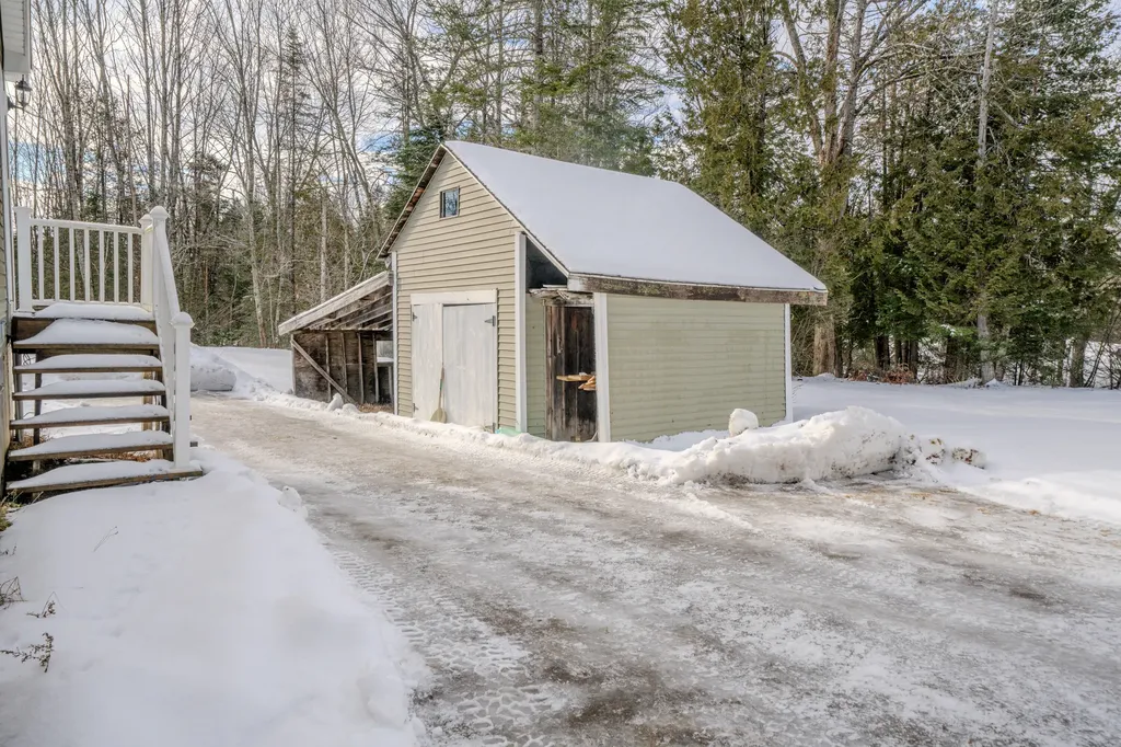 182 Turkey Path Bucksport ME 04416