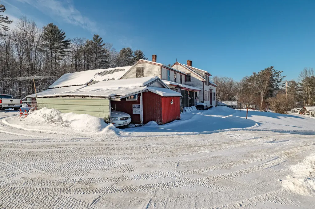 19 Knox Road Peru ME 04290