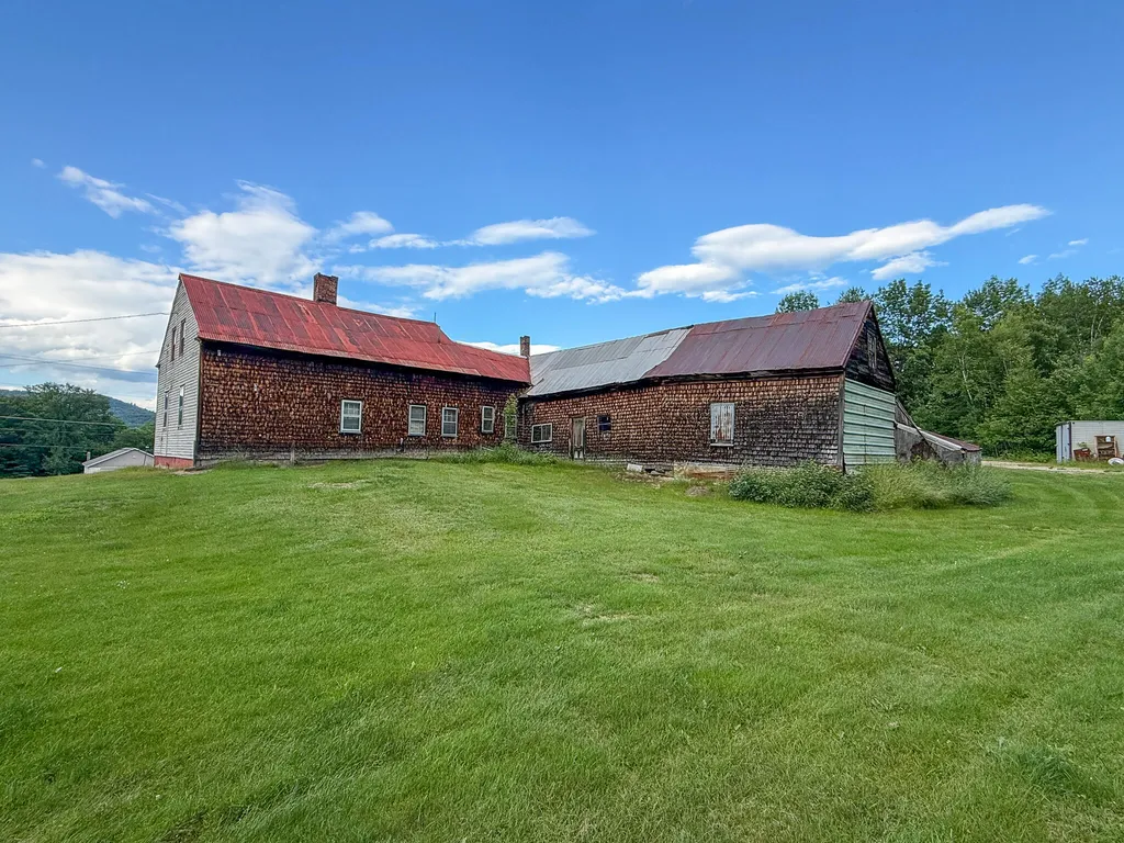 19 Knox Road Peru ME 04290