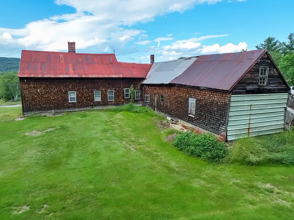 19 Knox Road Peru ME 04290