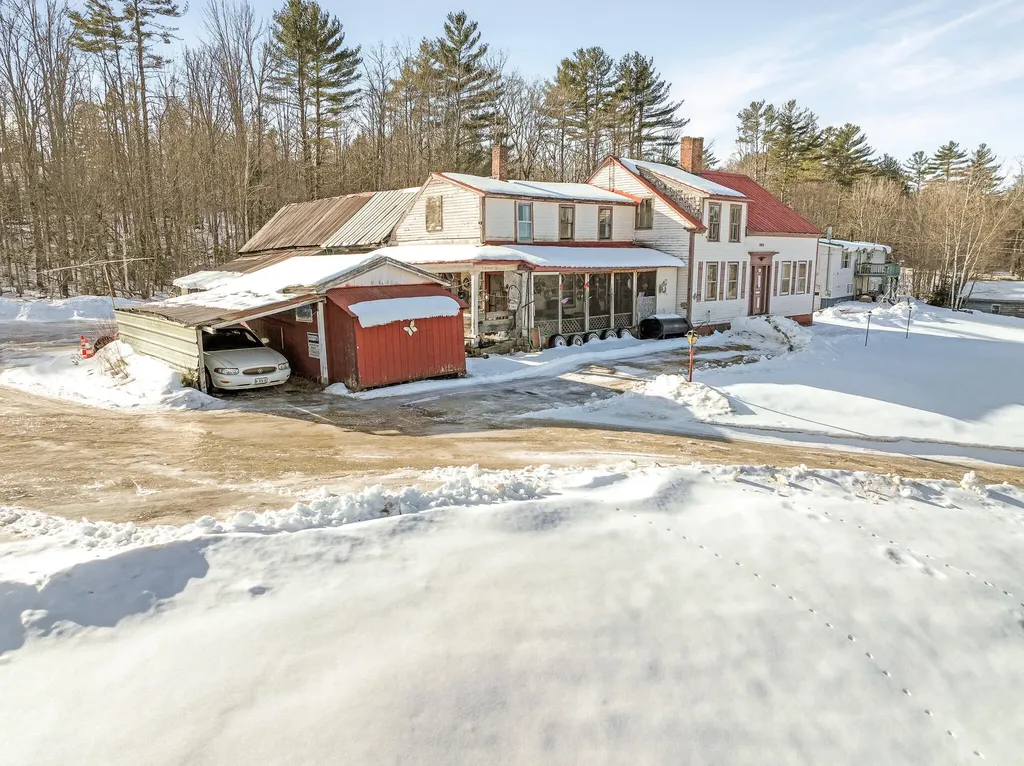 19 Knox Road Peru ME 04290