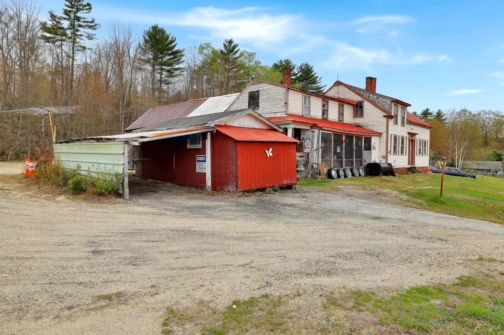 19 Knox Road Peru ME 04290