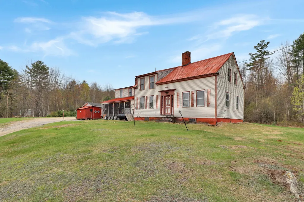 19 Knox Road Peru ME 04290