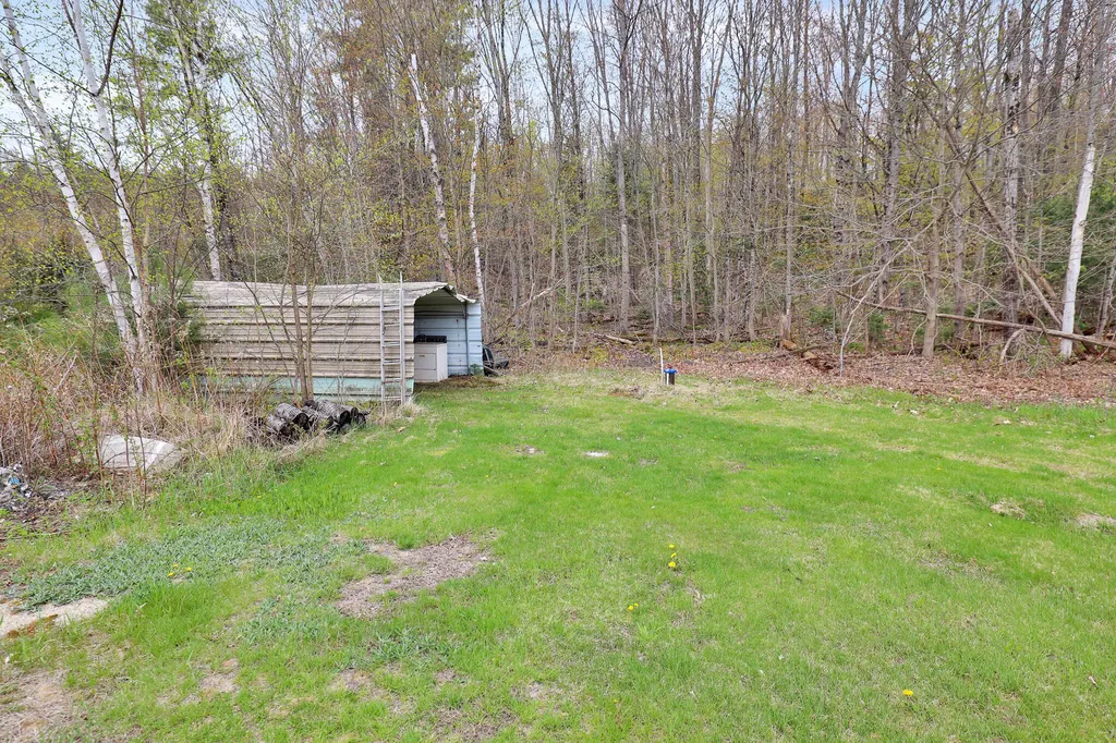 19 Knox Road Peru ME 04290