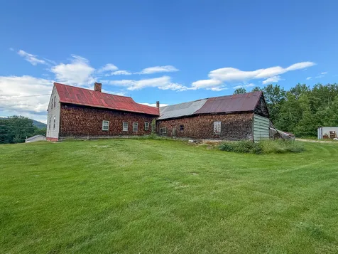 19 Knox Road Peru ME 04290