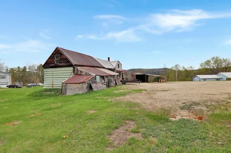 19 Knox Road Peru ME 04290
