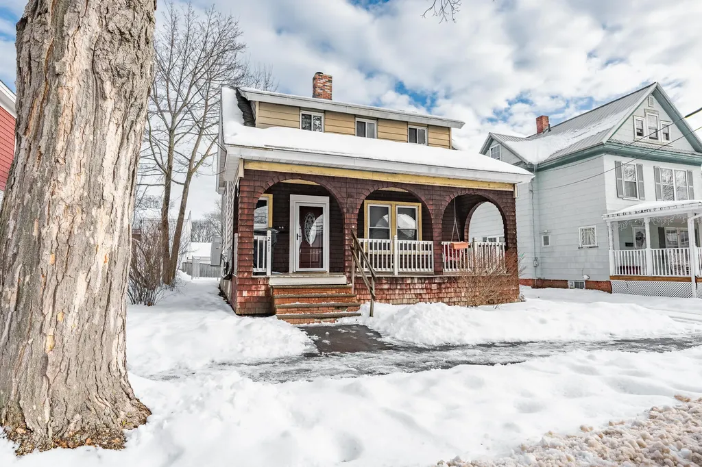 211 Maple Street Bangor ME 04401