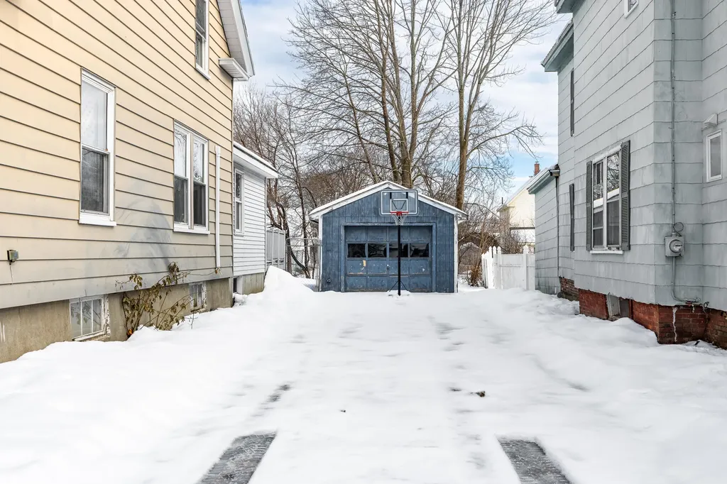 211 Maple Street Bangor ME 04401