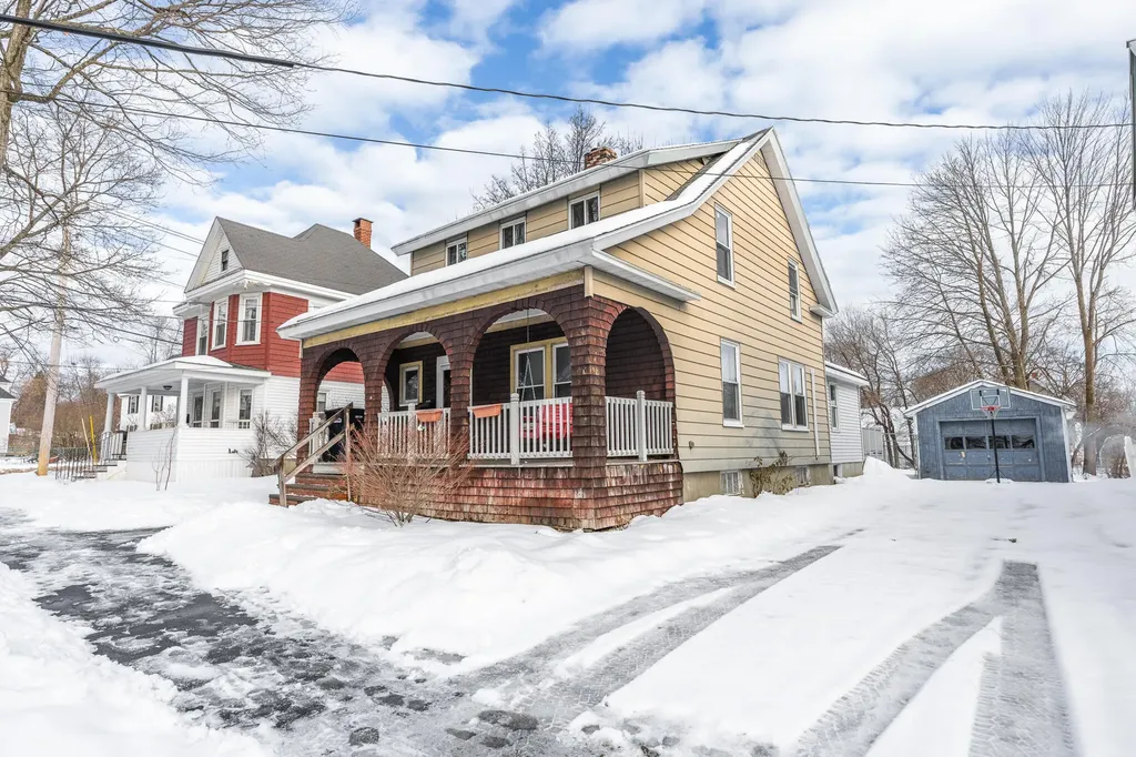 211 Maple Street Bangor ME 04401