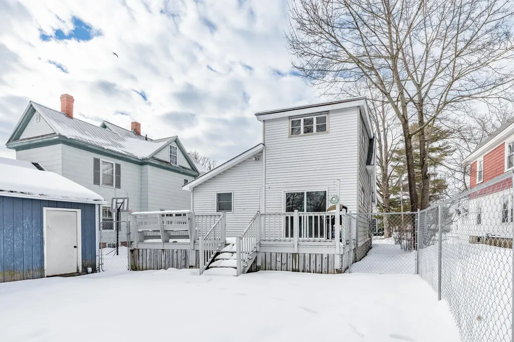 211 Maple Street Bangor ME 04401