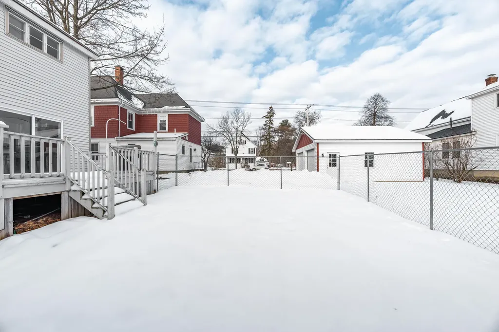 211 Maple Street Bangor ME 04401