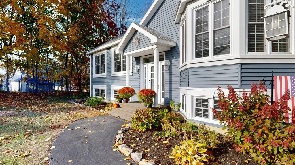 18 Larrabee Road Lewiston ME 04240