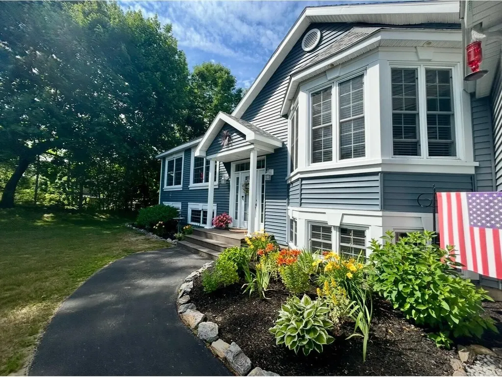 18 Larrabee Road Lewiston ME 04240