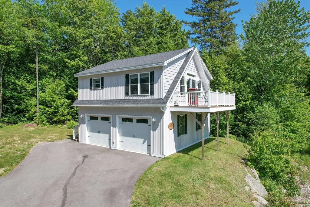 123 Estes Way Eastbrook ME 04634