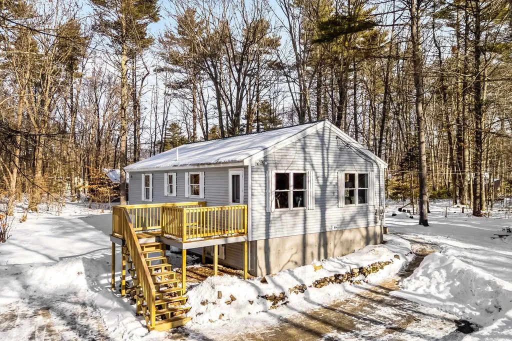 25 Spring Lake Drive Waterboro ME 04061