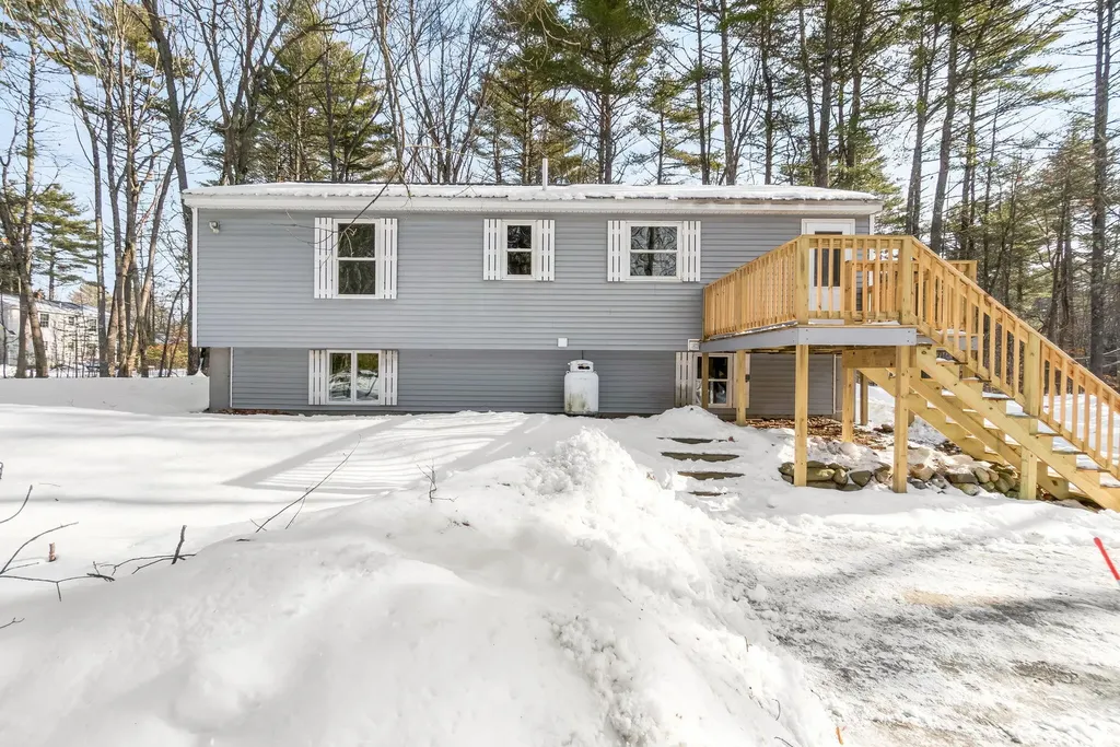 25 Spring Lake Drive Waterboro ME 04061