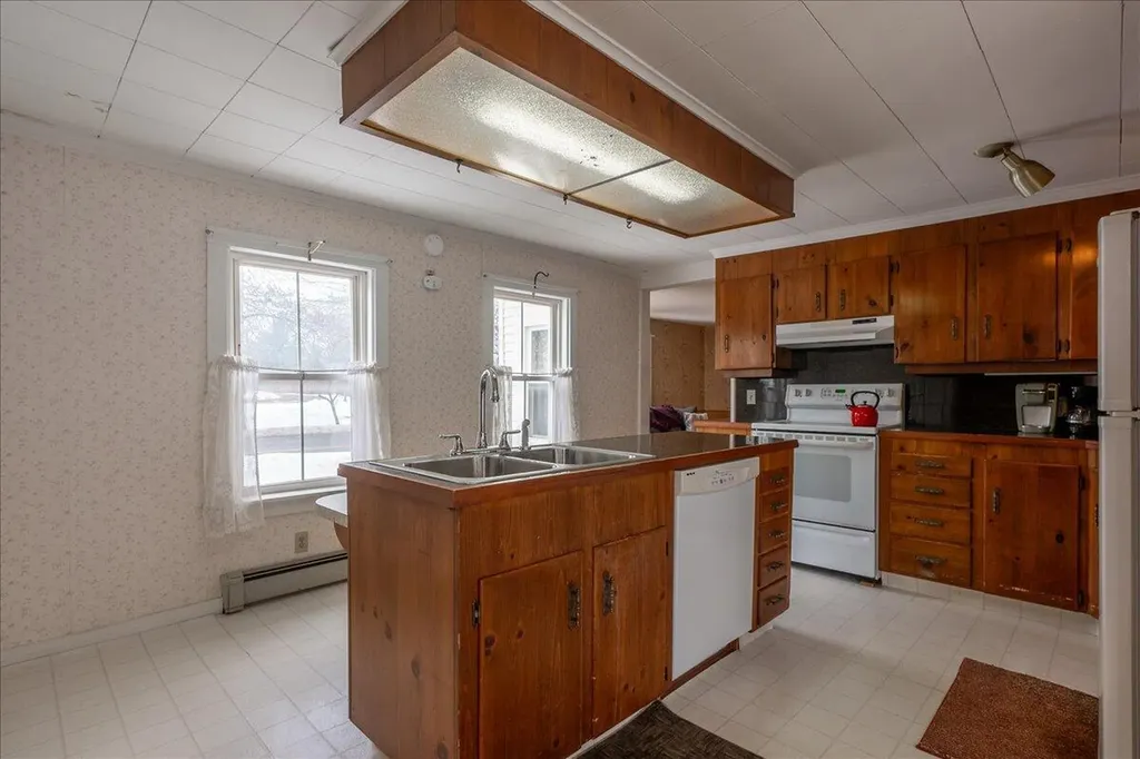80 Holmes Street Rockland ME 04841