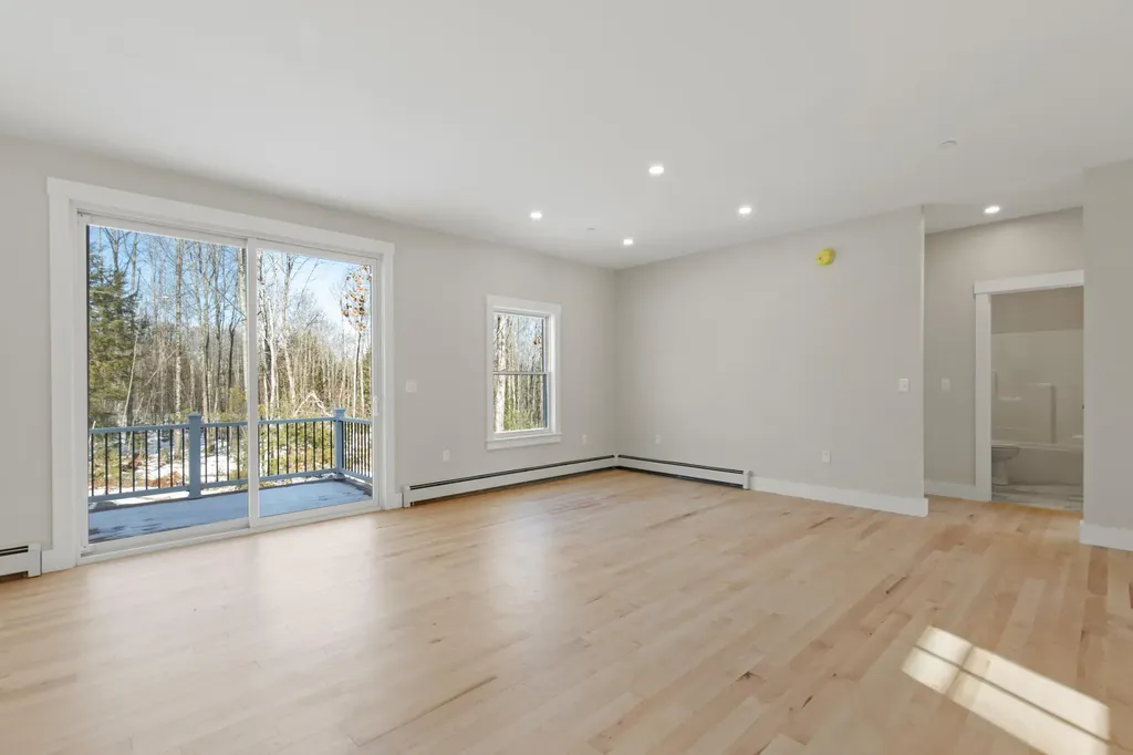 10 Evelyn's Way Hollis ME 04042