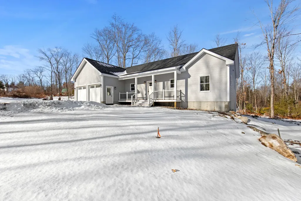 10 Evelyn's Way Hollis ME 04042