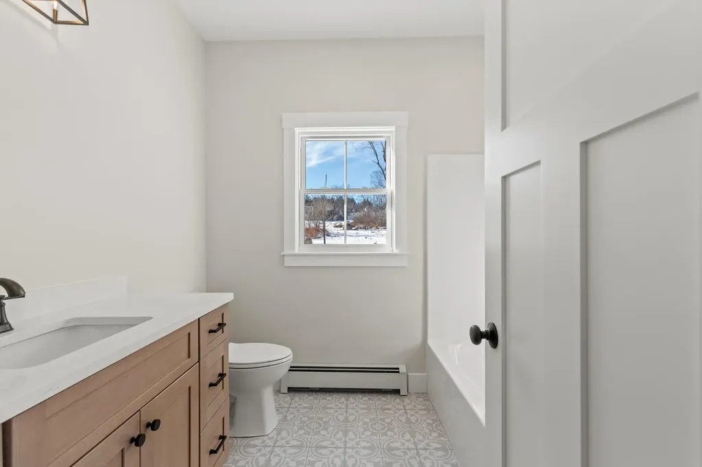 10 Evelyn's Way Hollis ME 04042