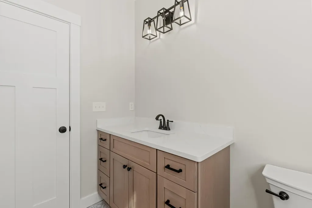 10 Evelyn's Way Hollis ME 04042