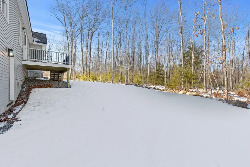 10 Evelyn's Way Hollis ME 04042