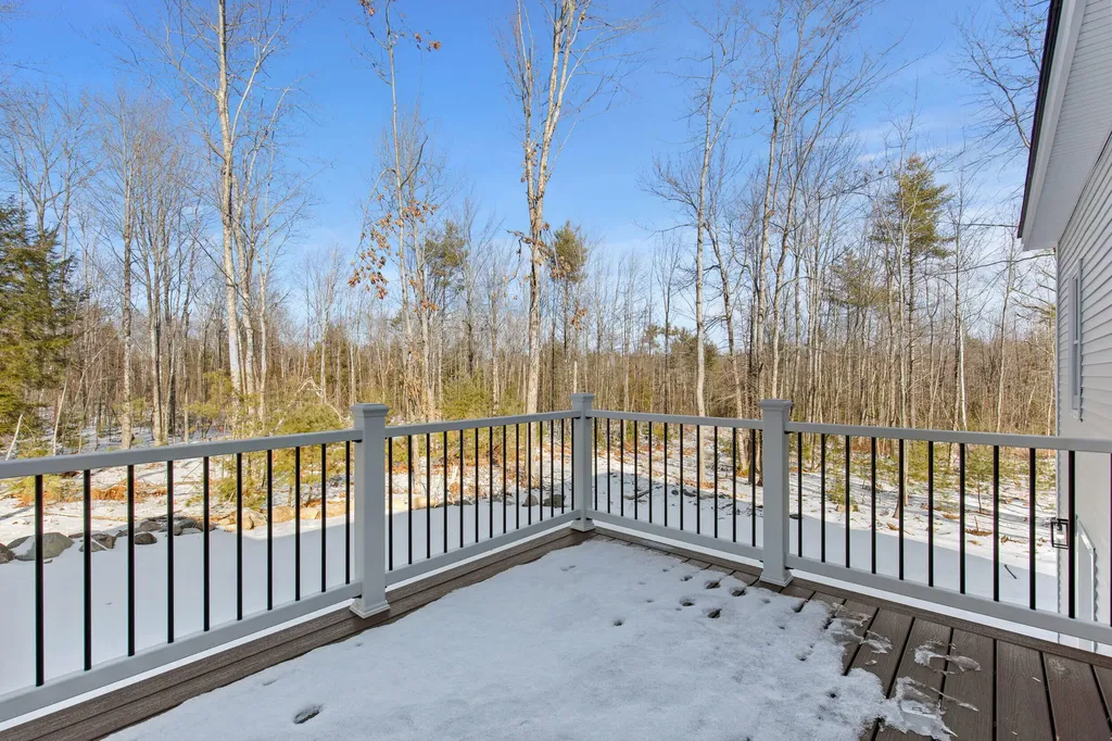 10 Evelyn's Way Hollis ME 04042