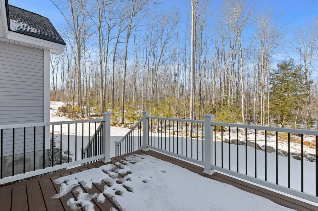 10 Evelyn's Way Hollis ME 04042