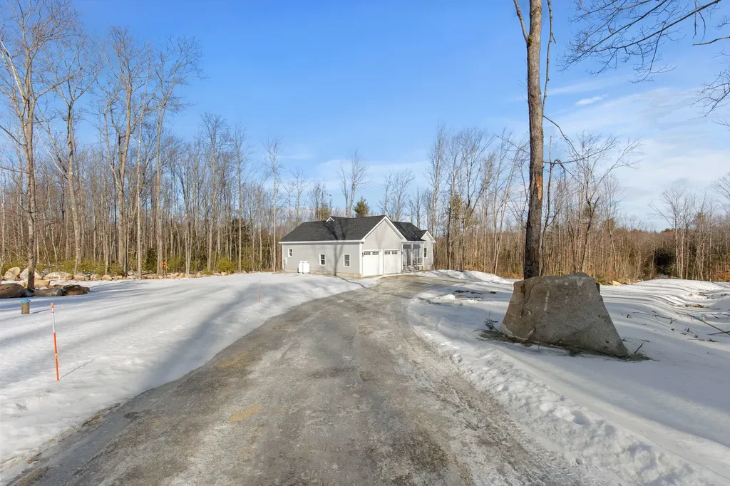 10 Evelyn's Way Hollis ME 04042