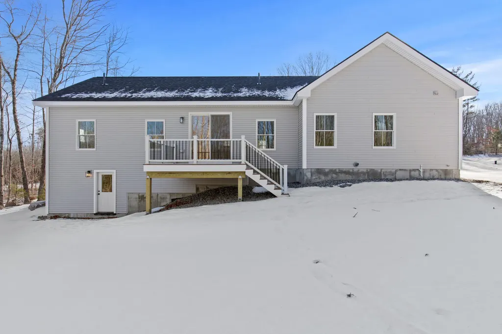 10 Evelyn's Way Hollis ME 04042
