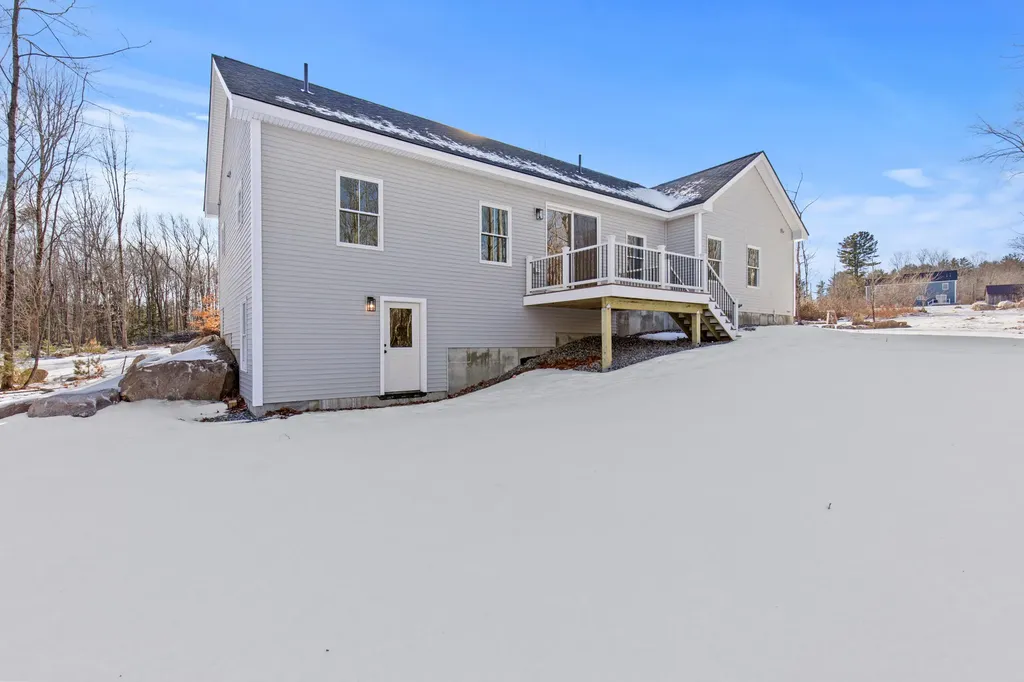10 Evelyn's Way Hollis ME 04042