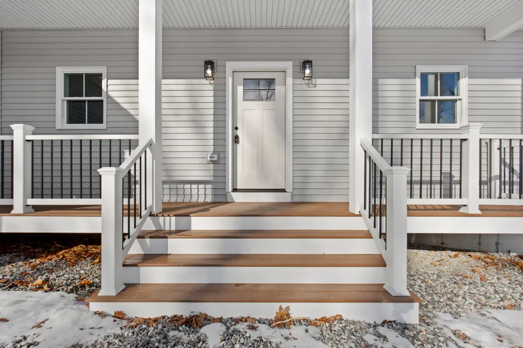 10 Evelyn's Way Hollis ME 04042