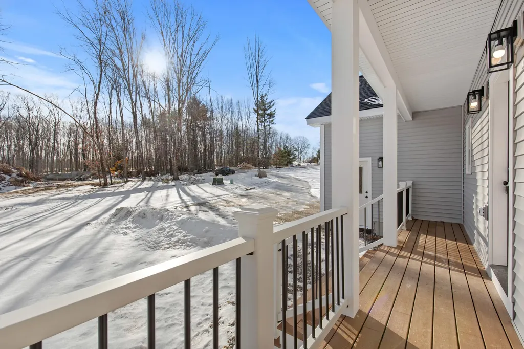 10 Evelyn's Way Hollis ME 04042