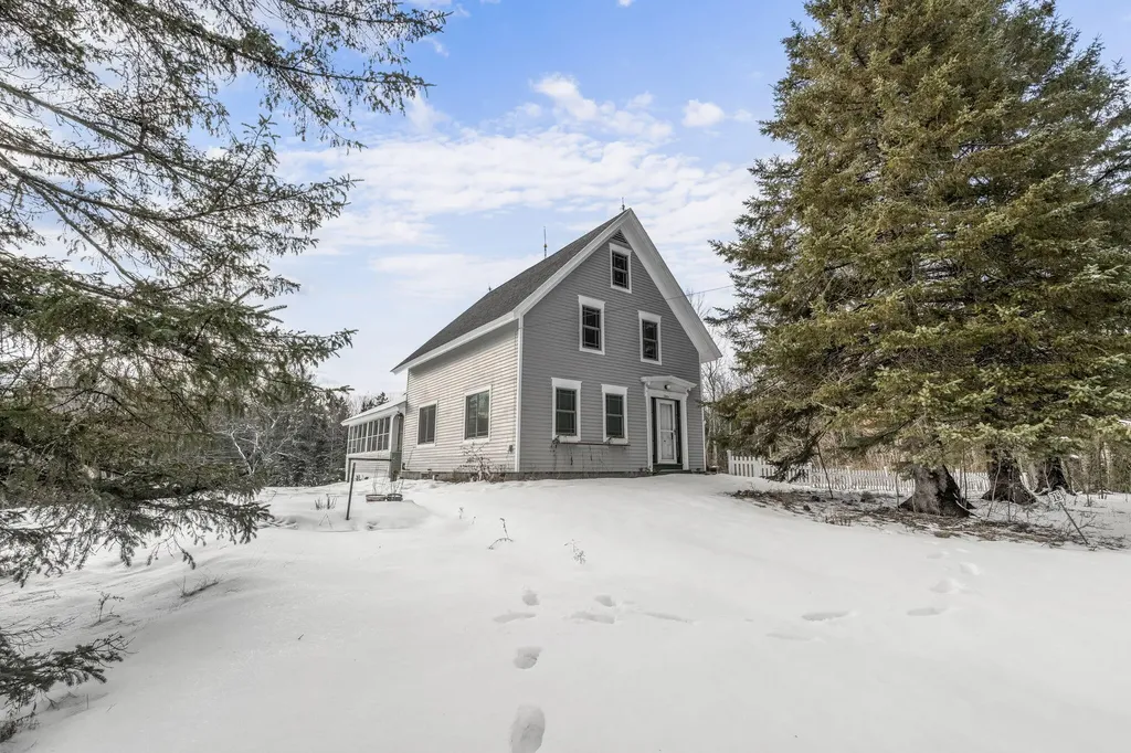 925 Main Road Holden ME 04429