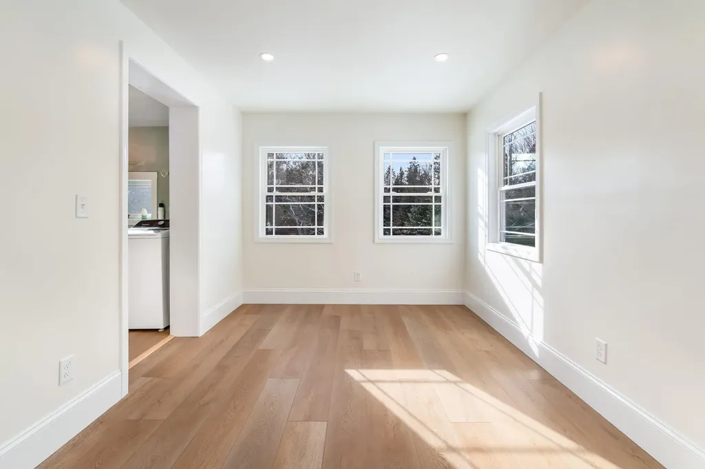 925 Main Road Holden ME 04429