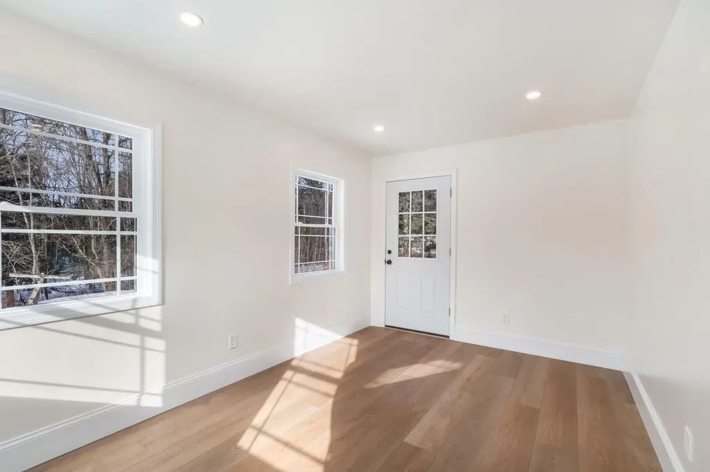 925 Main Road Holden ME 04429