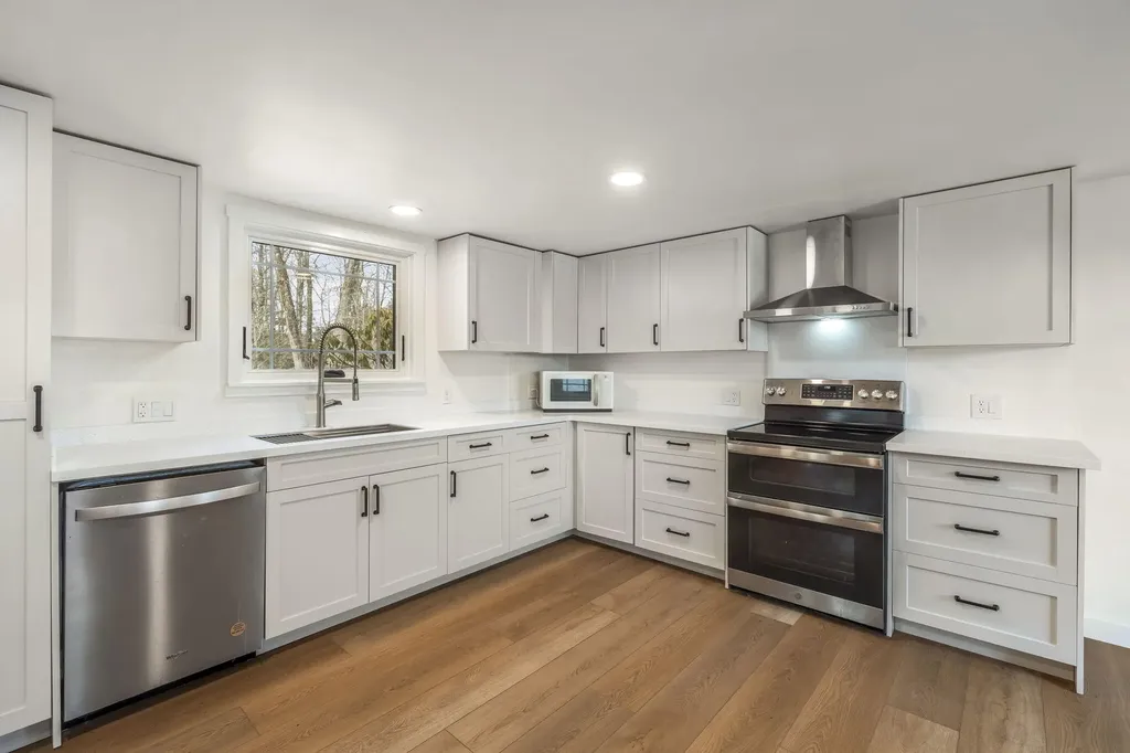 925 Main Road Holden ME 04429
