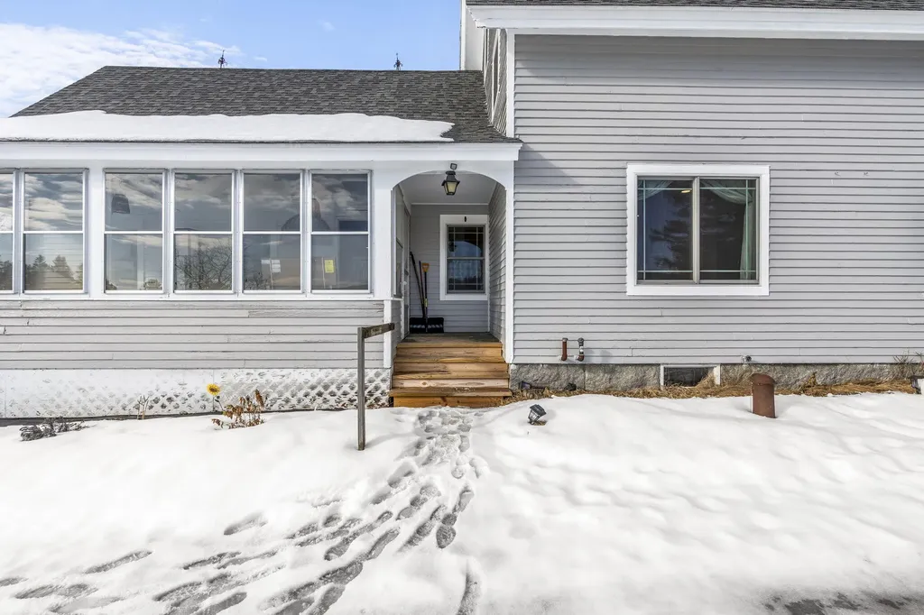 925 Main Road Holden ME 04429