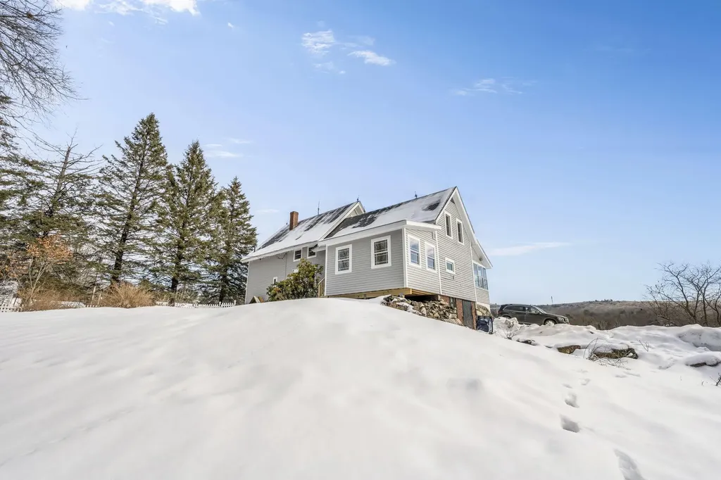 925 Main Road Holden ME 04429