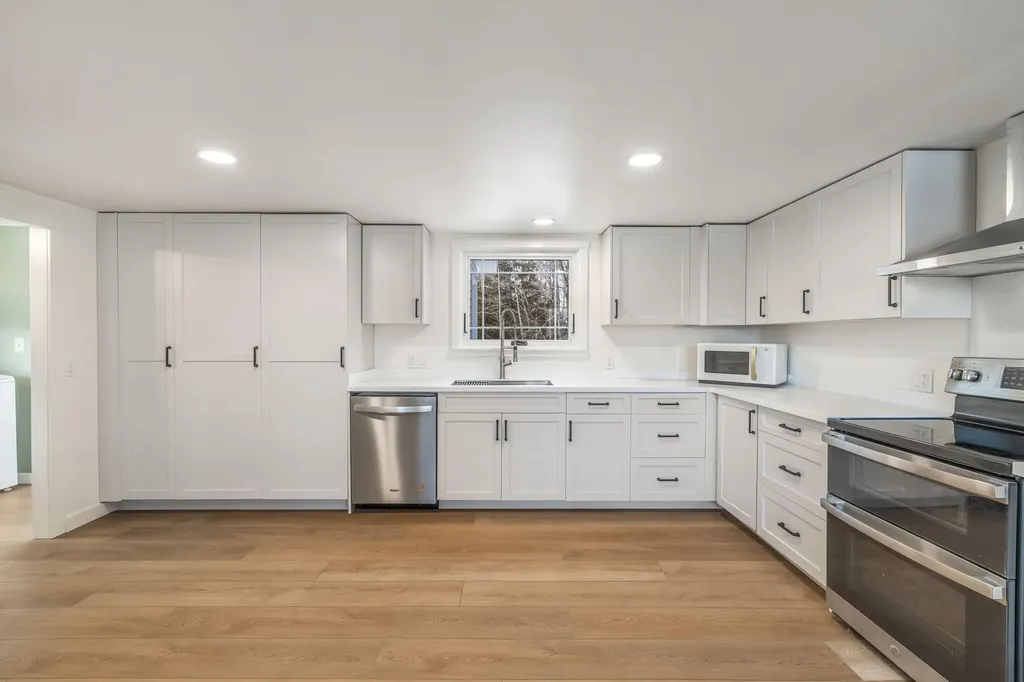 925 Main Road Holden ME 04429