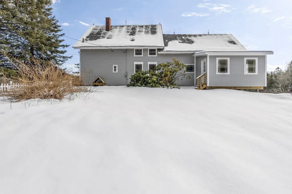 925 Main Road Holden ME 04429
