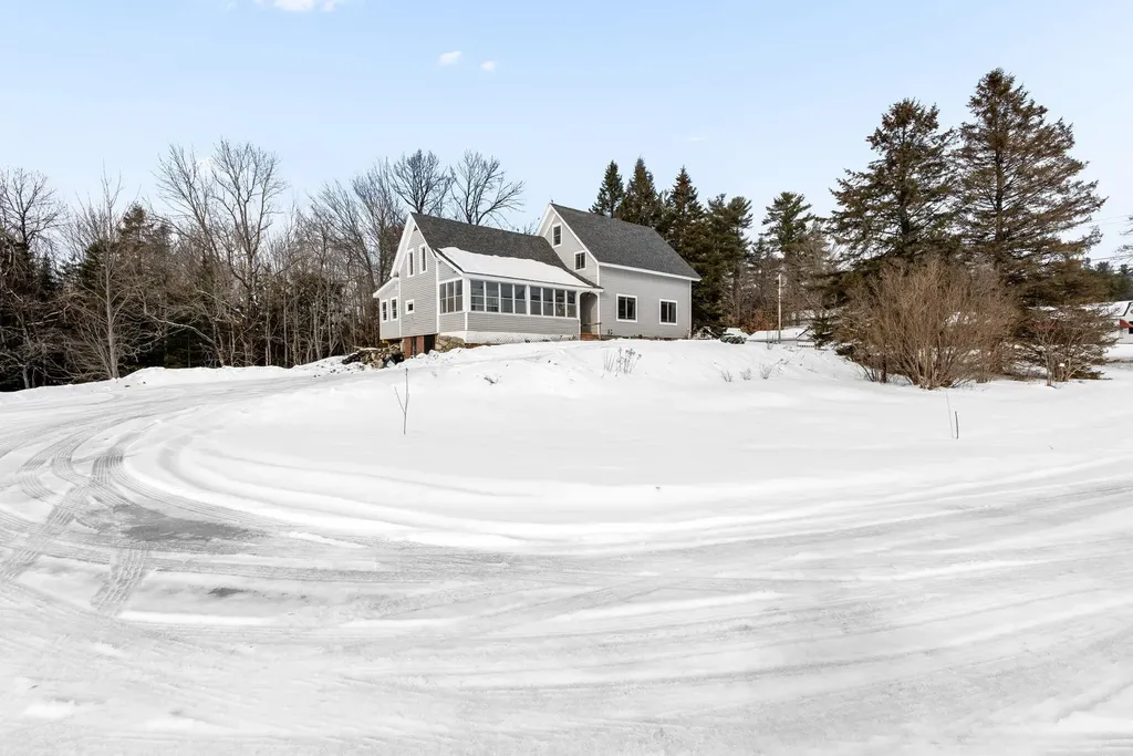 925 Main Road Holden ME 04429