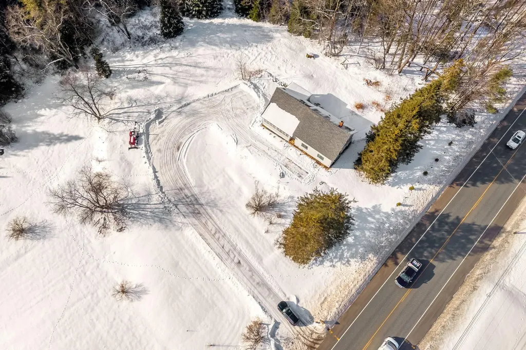 925 Main Road Holden ME 04429