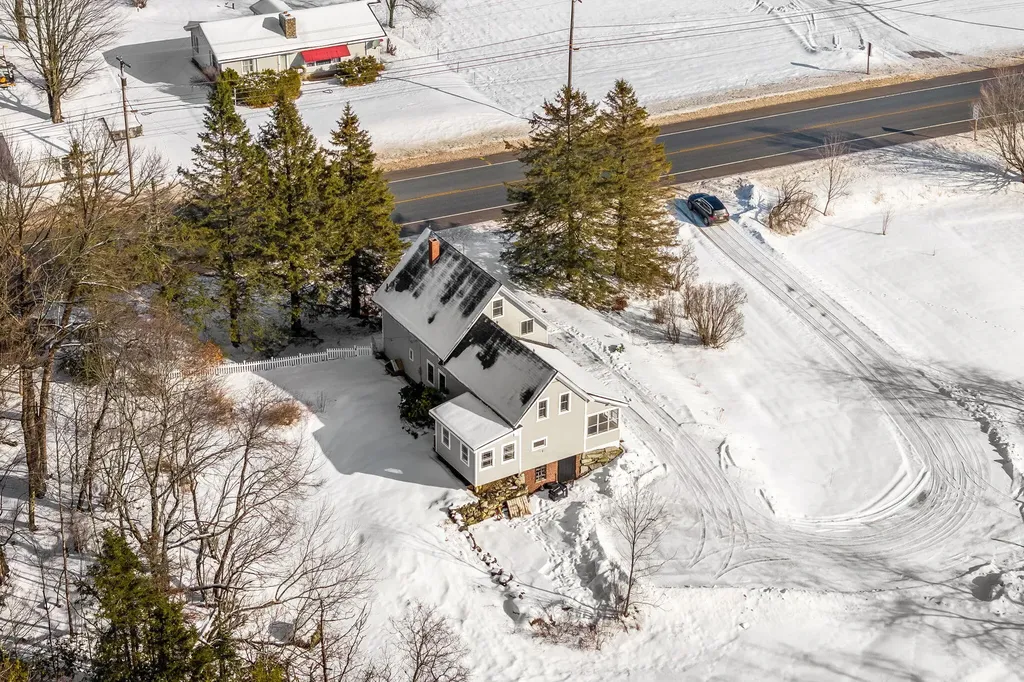 925 Main Road Holden ME 04429
