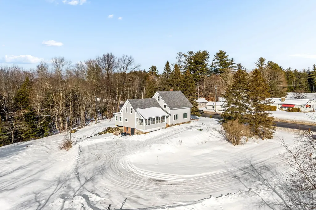 925 Main Road Holden ME 04429