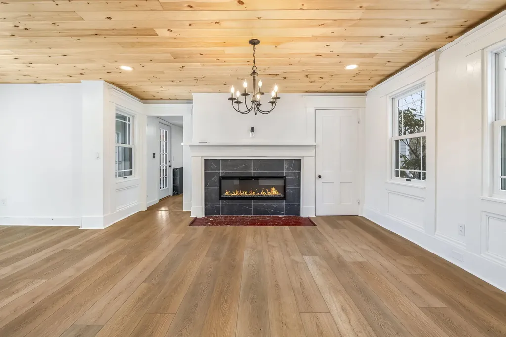 925 Main Road Holden ME 04429
