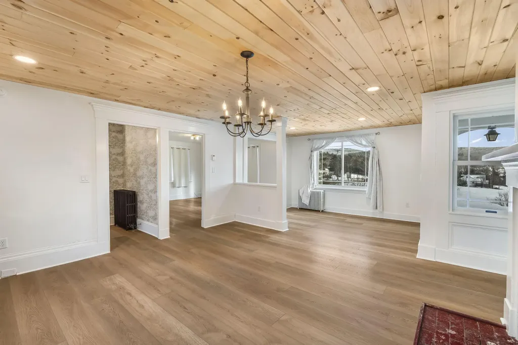 925 Main Road Holden ME 04429