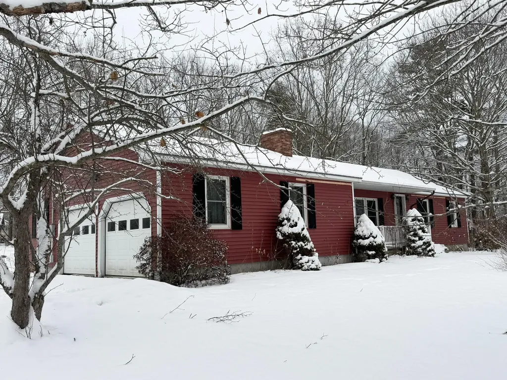 9 Jipson Lane Kenduskeag ME 04450