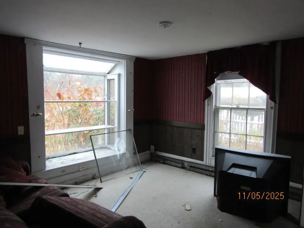 288 Shaker Road Gray ME 04039