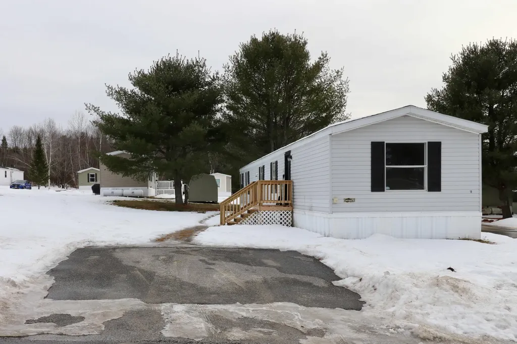 18 Purington Avenue Mechanic Falls ME 04256